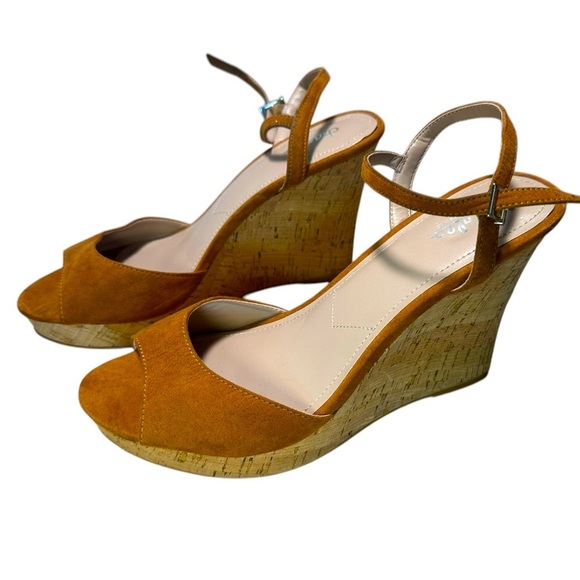 New LAMBERT WEDGE BRAND CHARLES BY CHARLES DAVID Size 11 - Picture 1 of 6